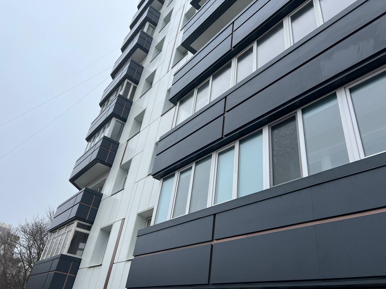 Снимаем вторую часть лесов с дома на Литовском валу, 23