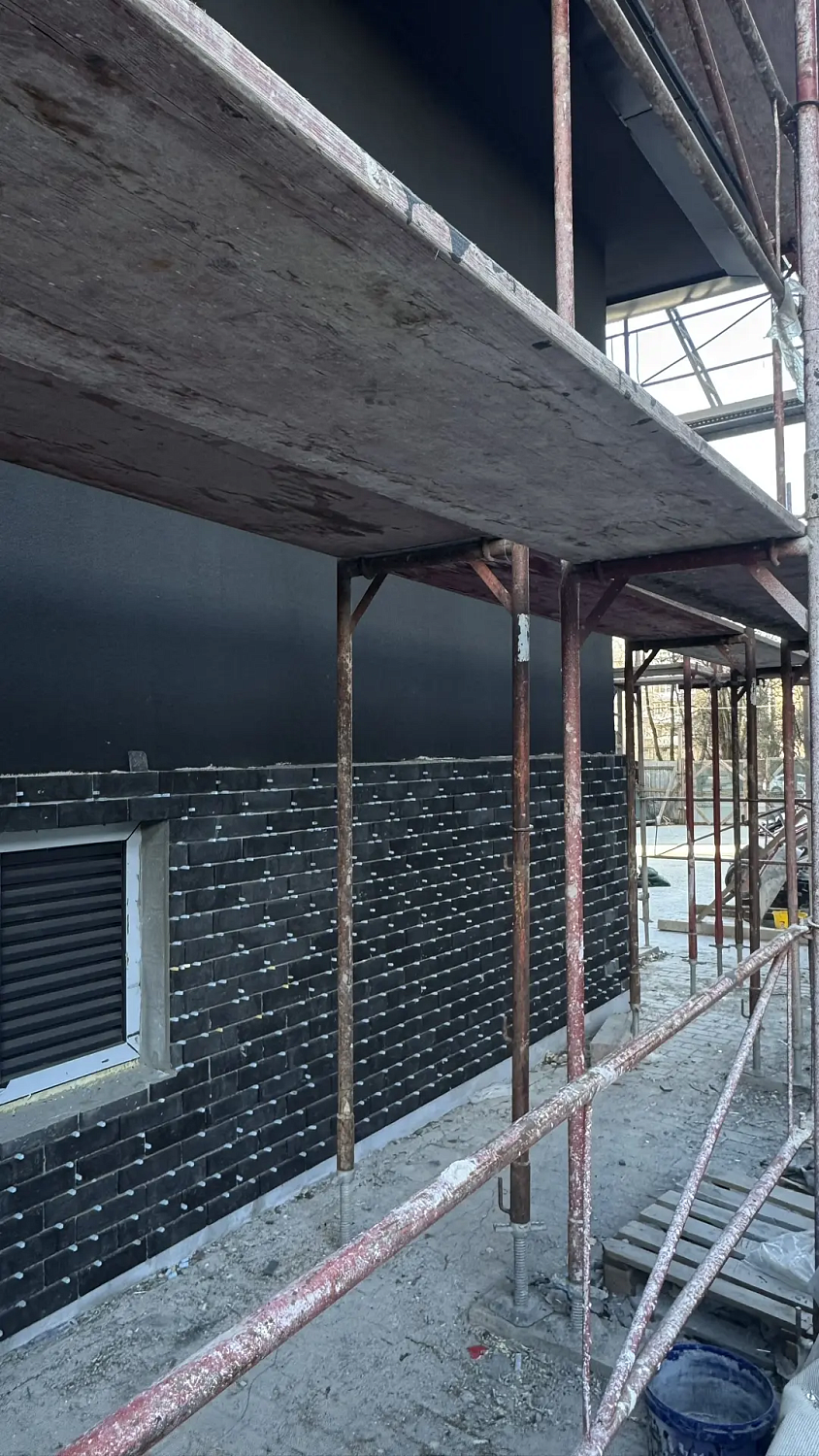 Снимаем леса с двух высоток на Московском