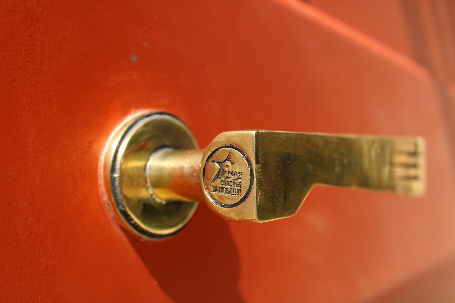 Латунные дверные ручки 