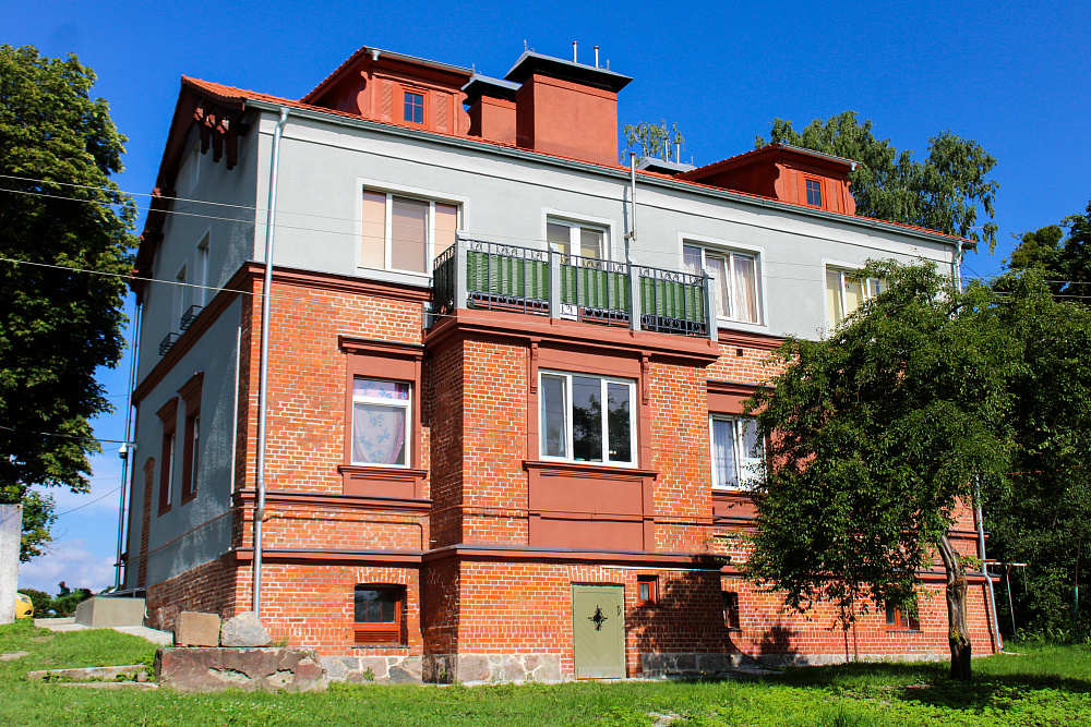 пос. Железнодорожный, ул. Коммунистическая, 42