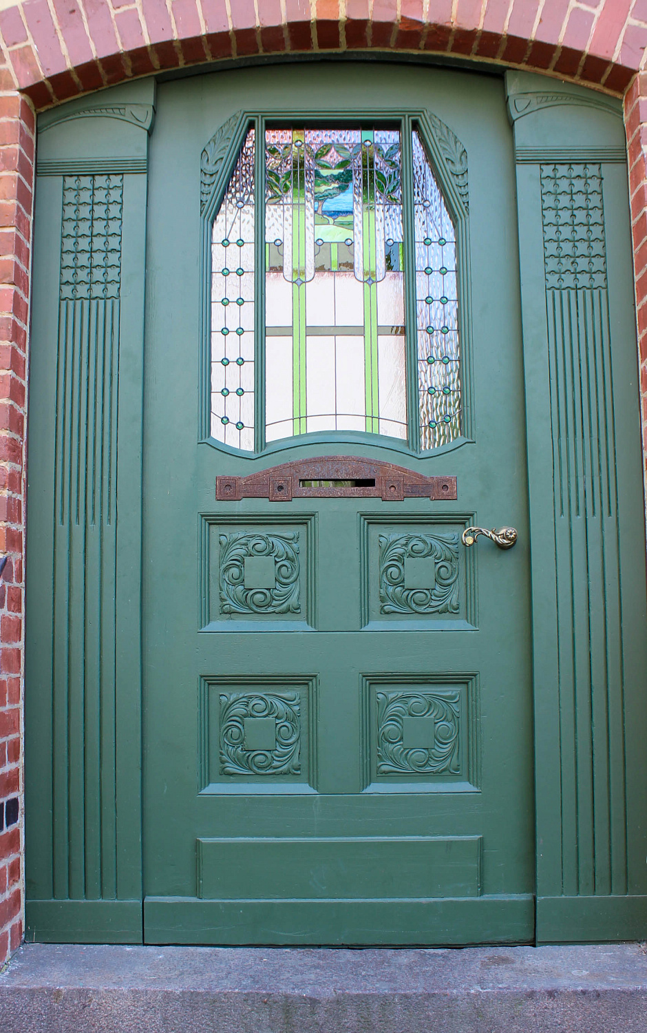 Установили витраж в дверь на Пушкина, 8