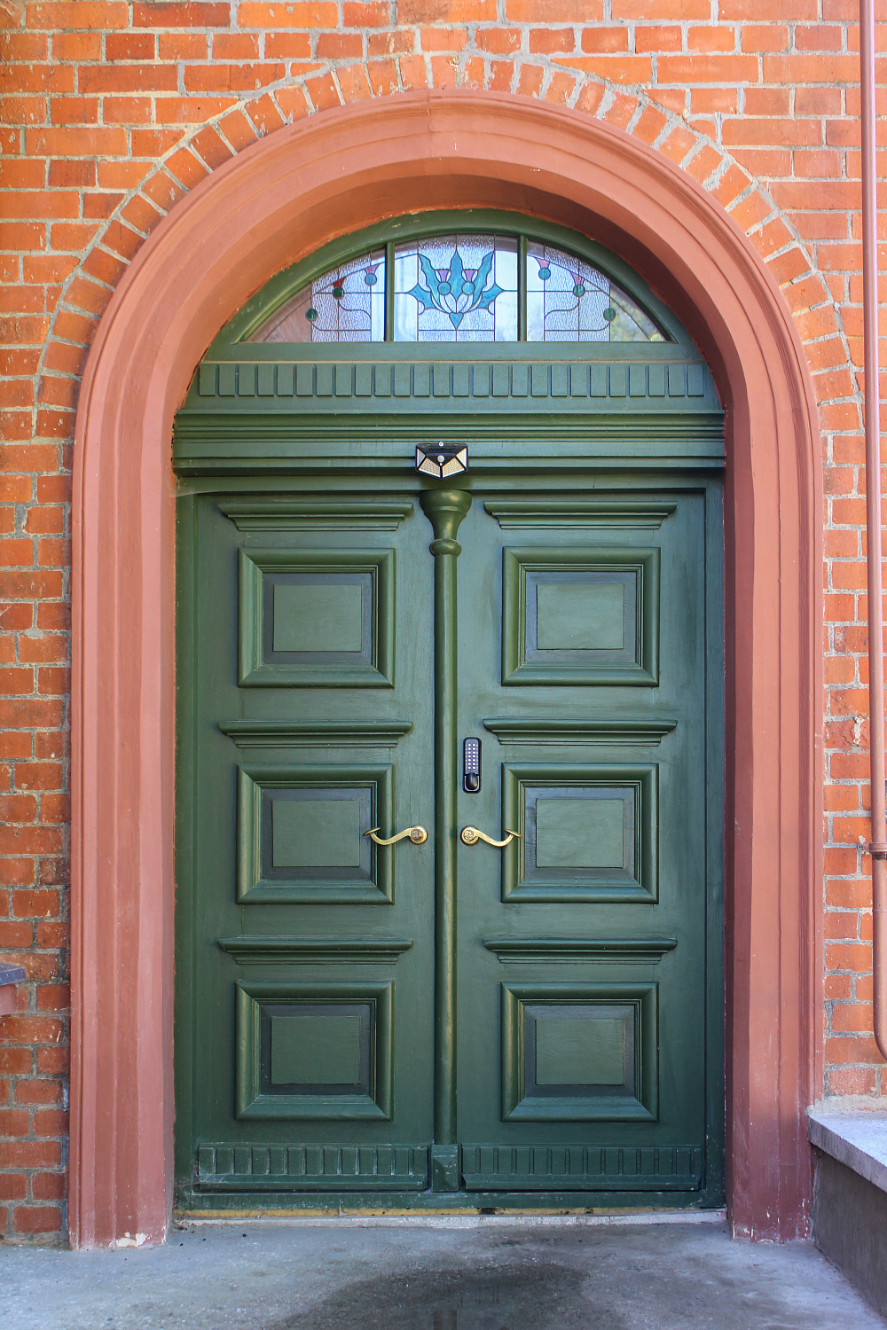 пос. Железнодорожный, ул. Коммунистическая, 42