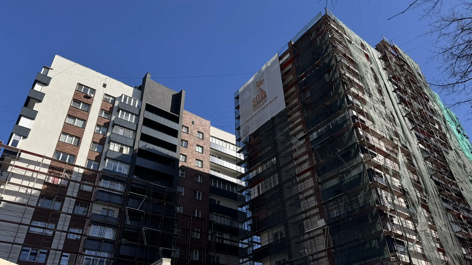 Снимаем леса с двух высоток на Московском