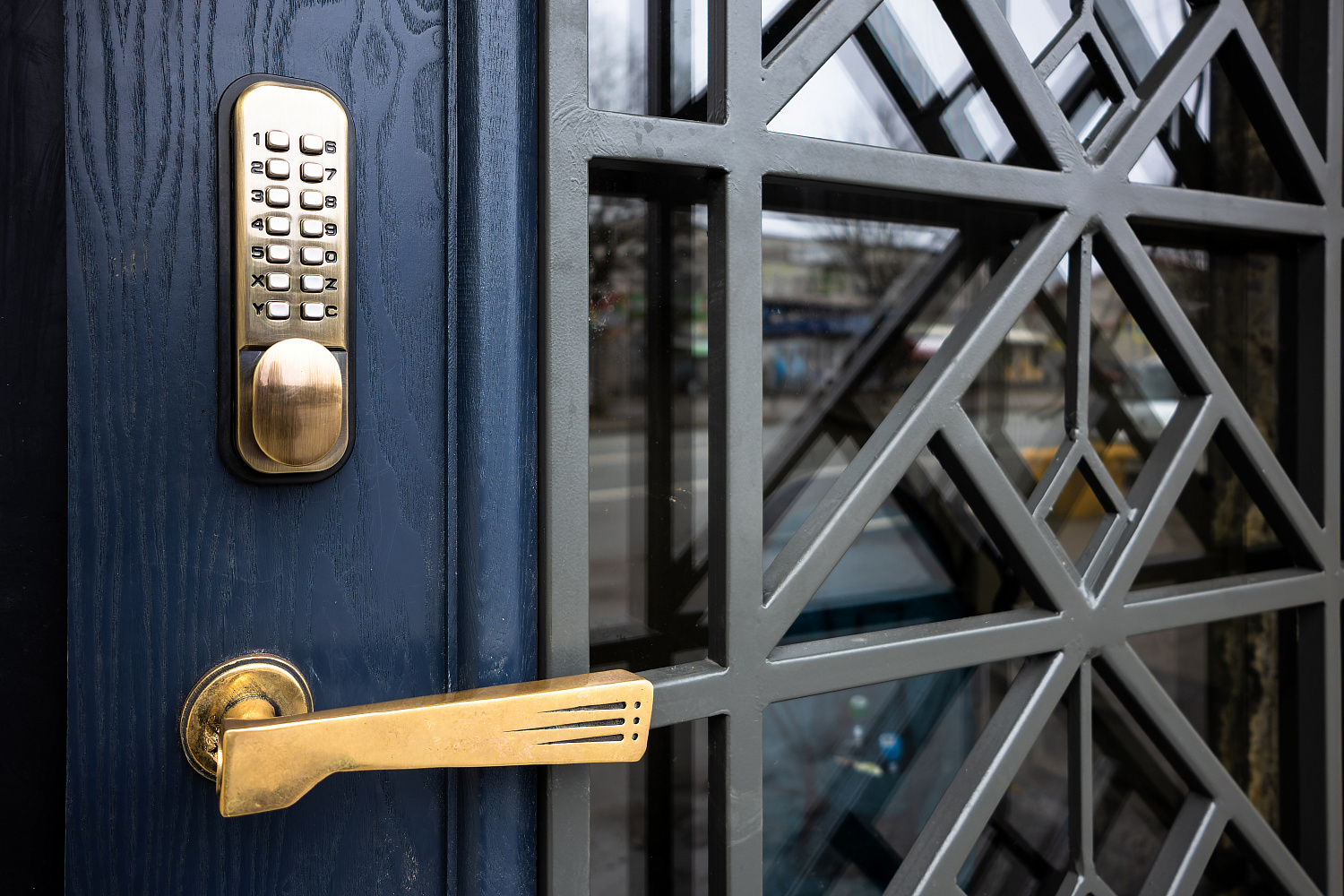 Латунные дверные ручки 