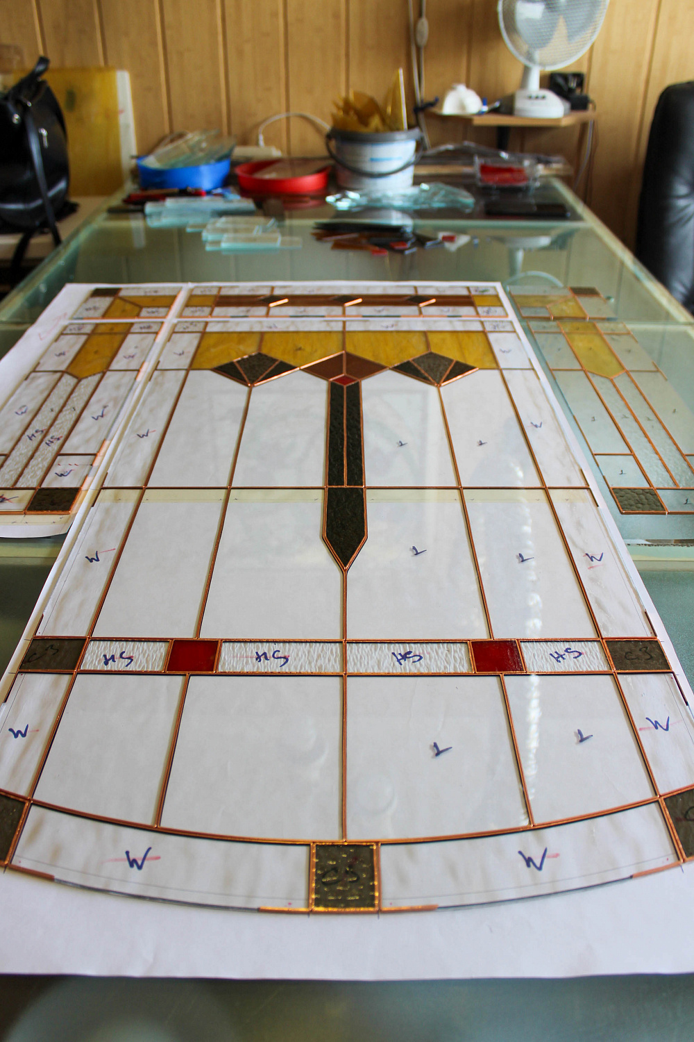 Работаем над витражом для Советска