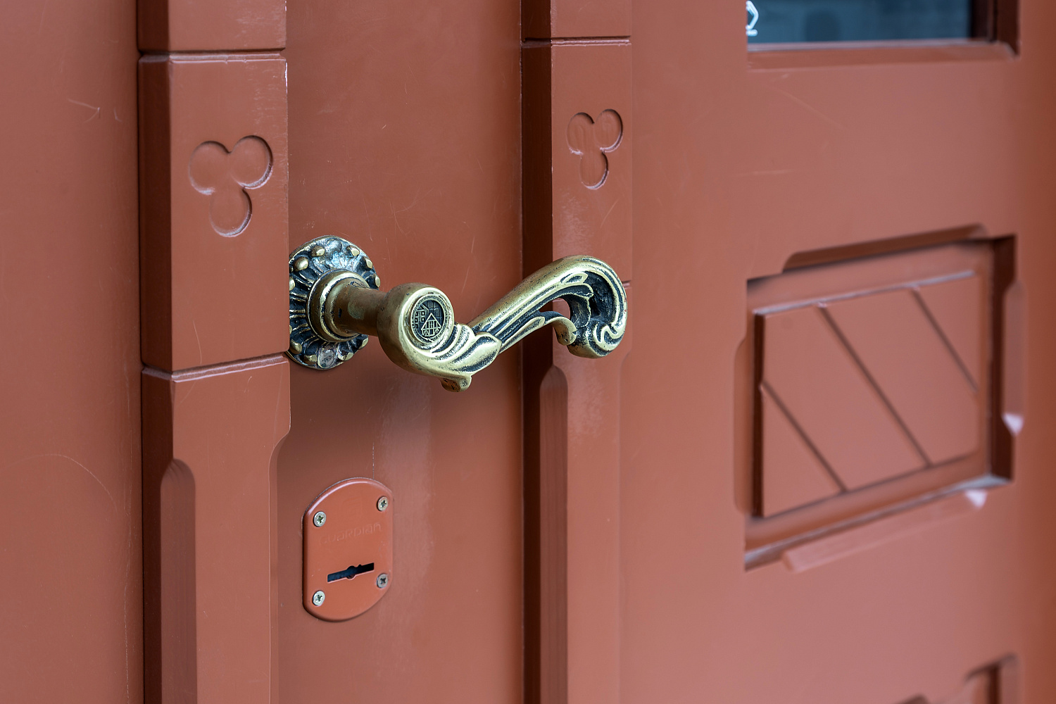 Латунные дверные ручки 