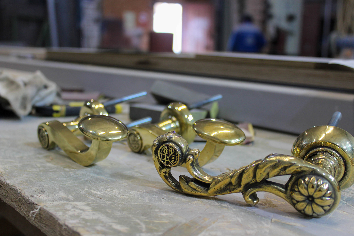 Латунные дверные ручки 