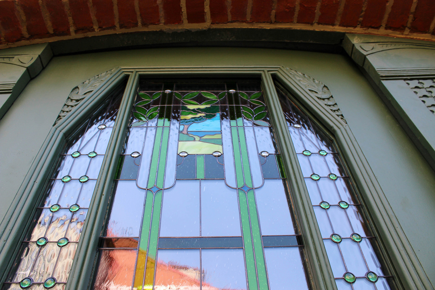 Установили витраж в дверь на Пушкина, 8