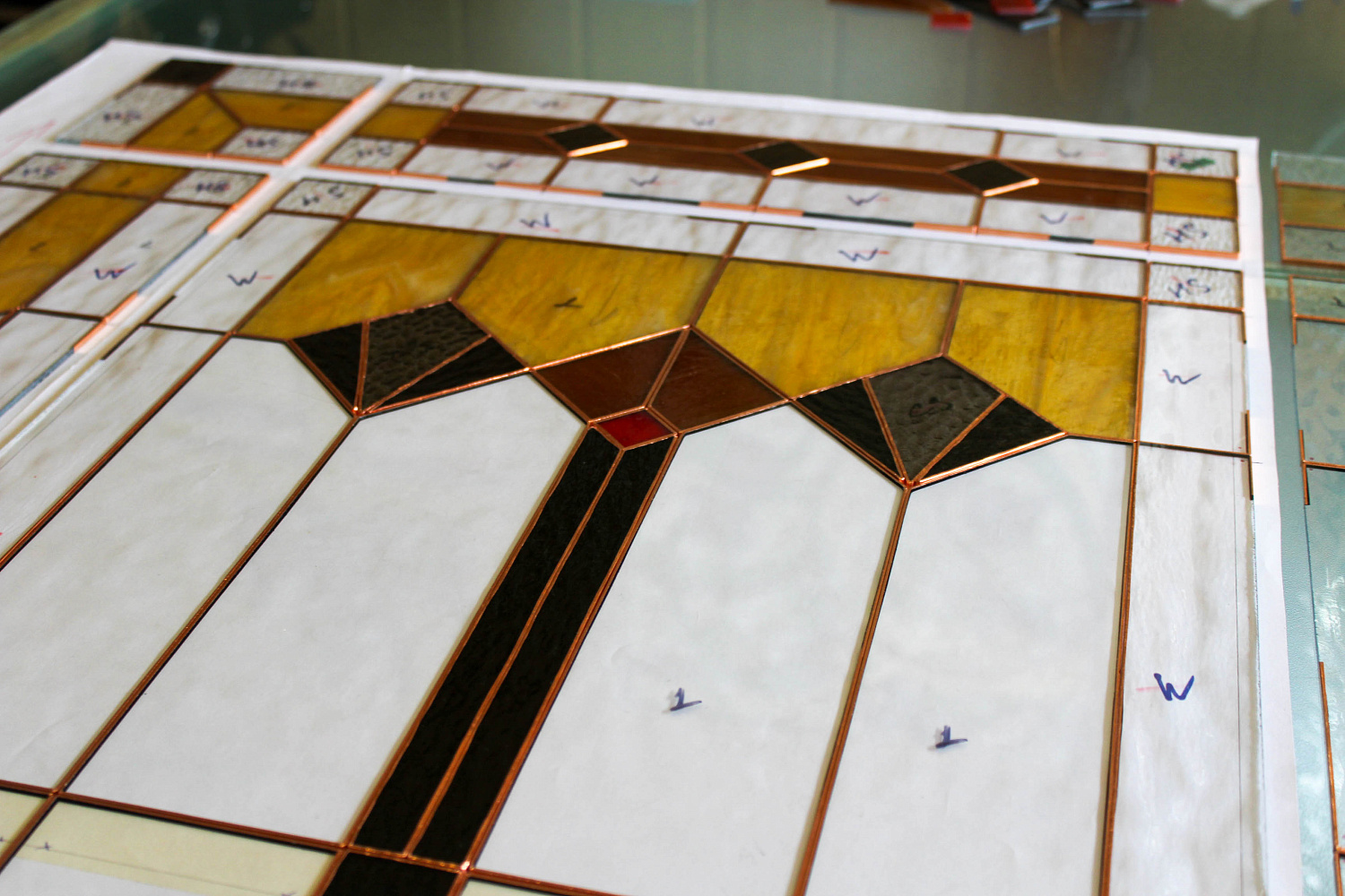 Работаем над витражом для Советска