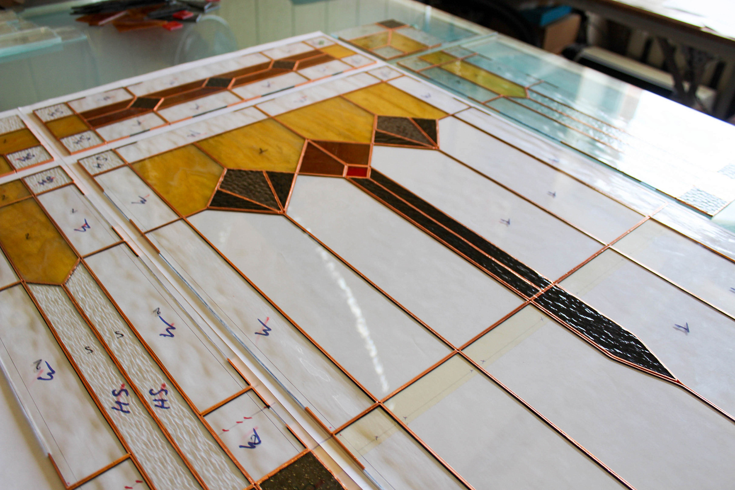 Работаем над витражом для Советска