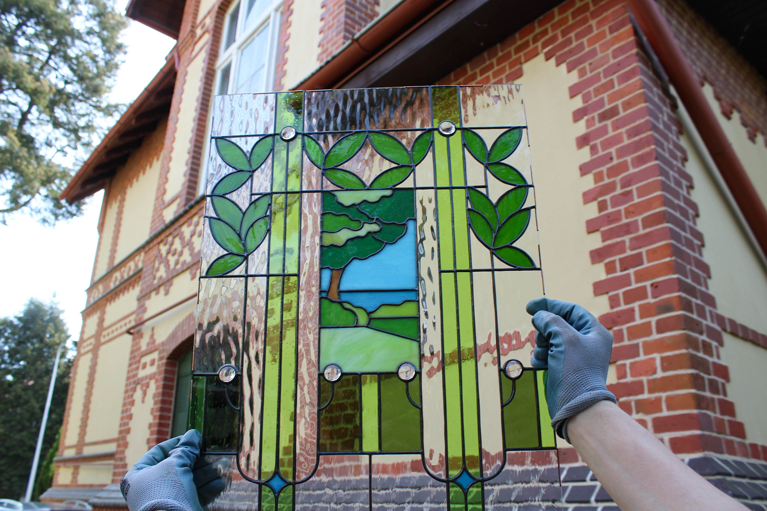 Установили витраж в дверь на Пушкина, 8