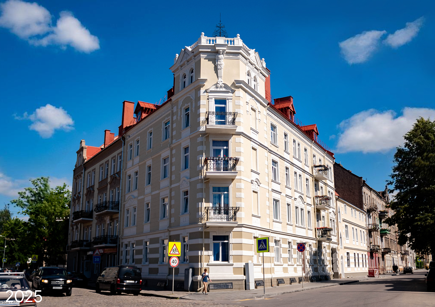 В арке на Мира, 23-27 появилась сменная экспозиция