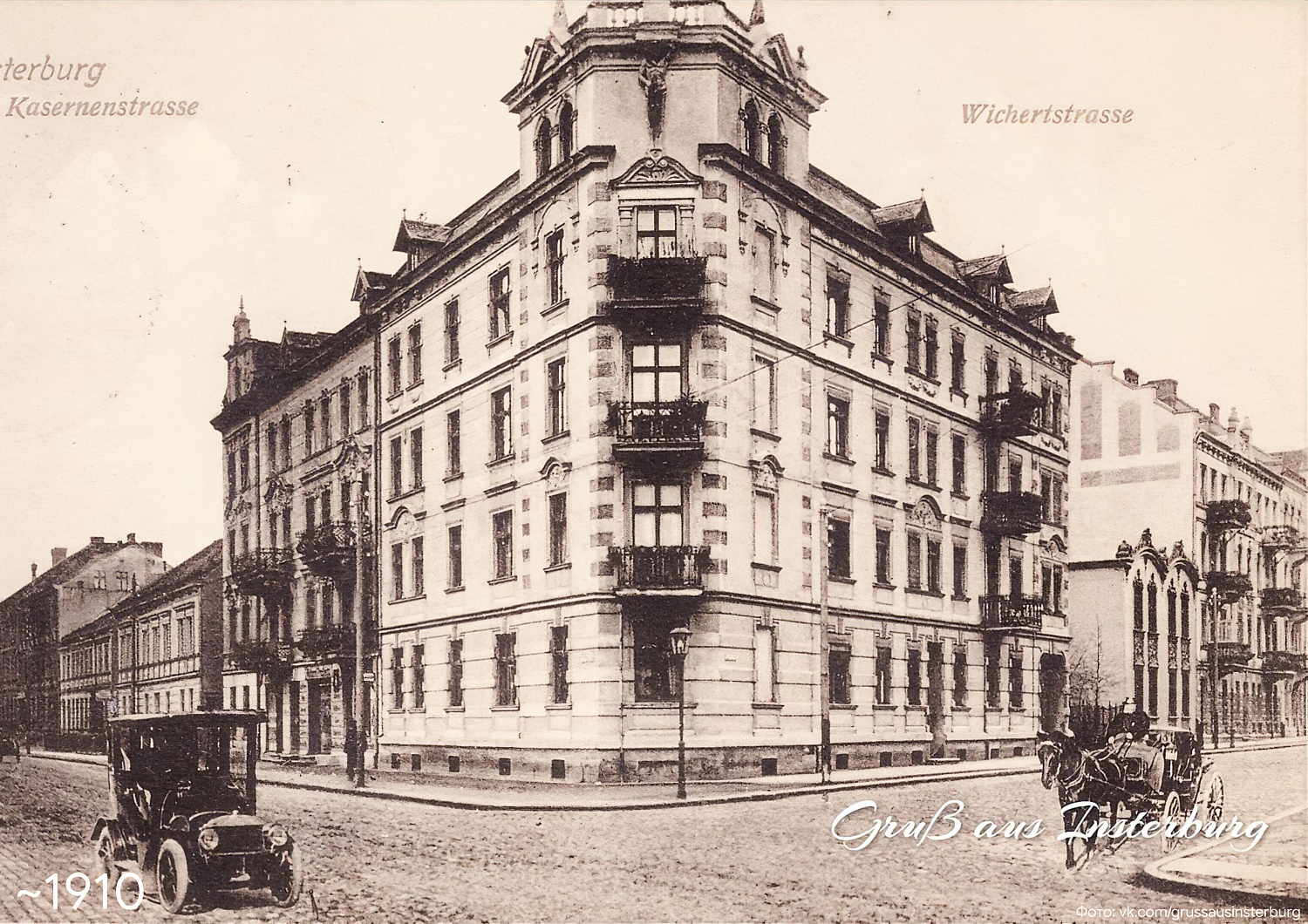 В арке на Мира, 23-27 появилась сменная экспозиция