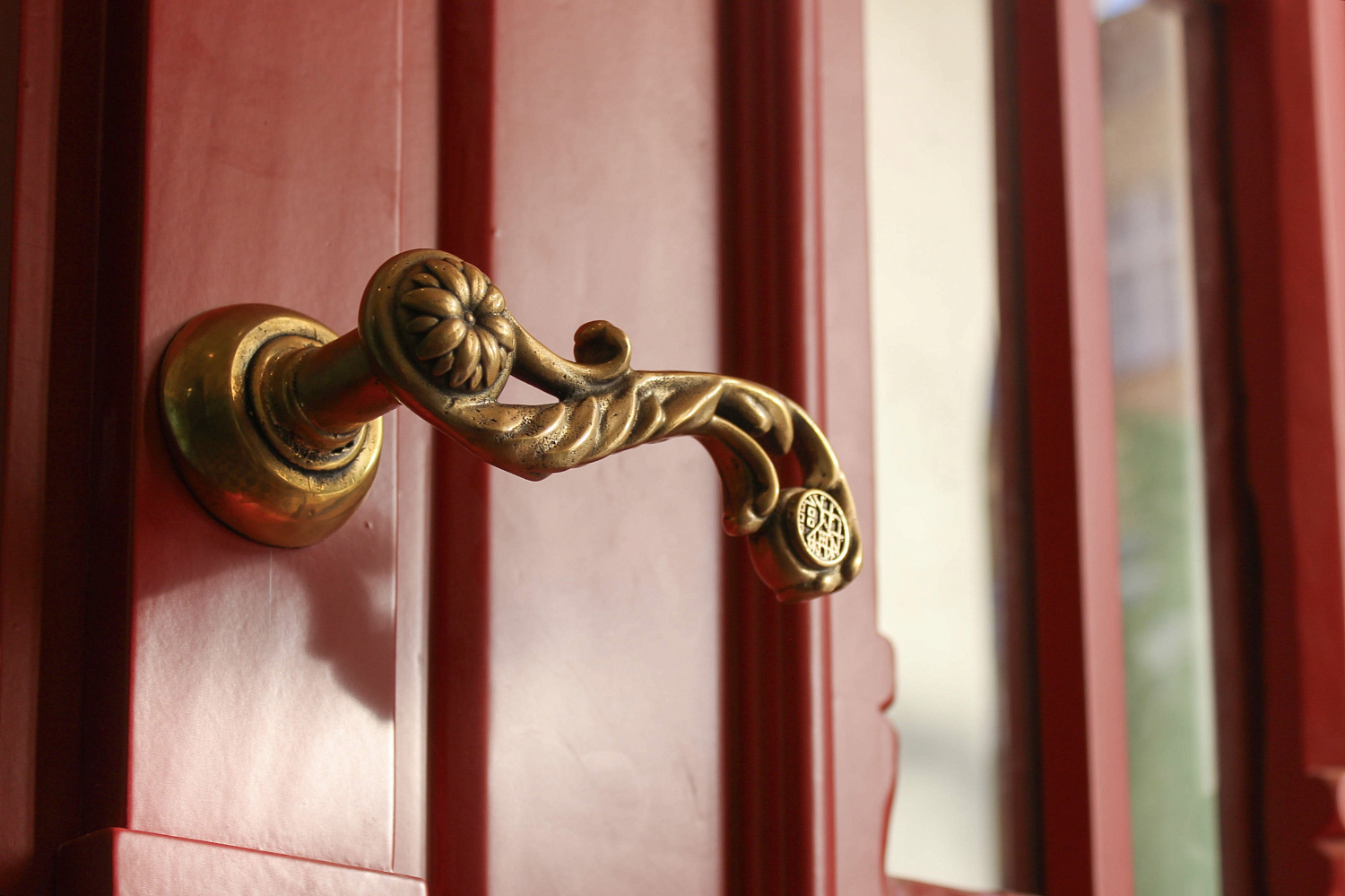 Латунные дверные ручки 