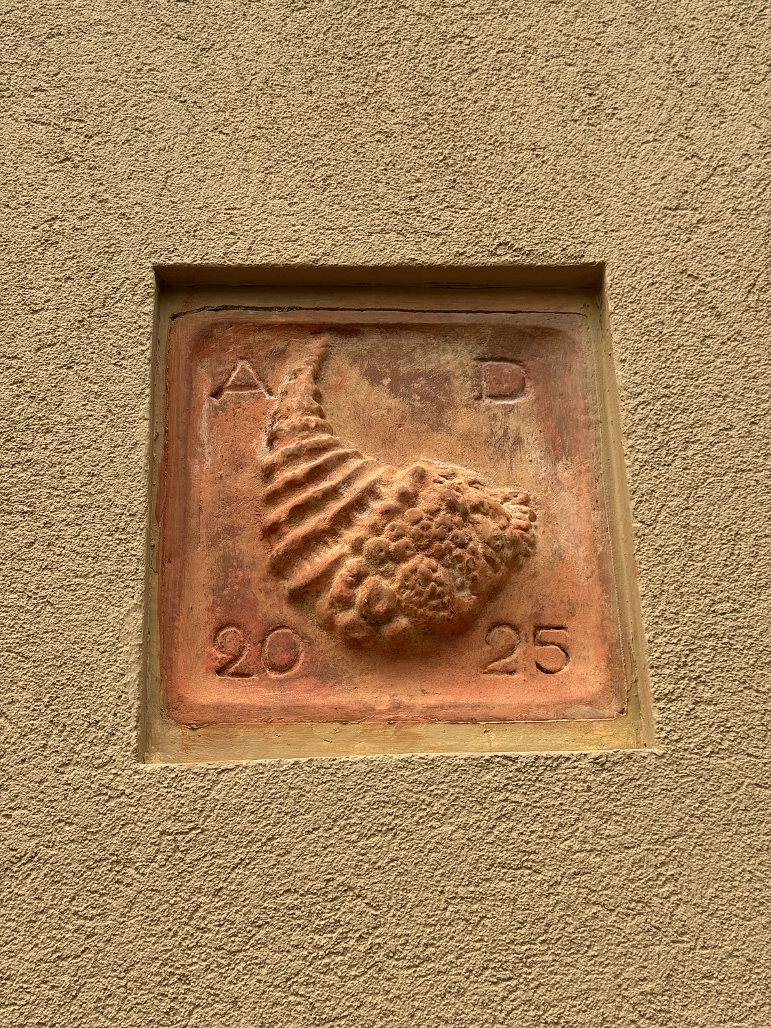 Возвращение символов на фасад исторического дома