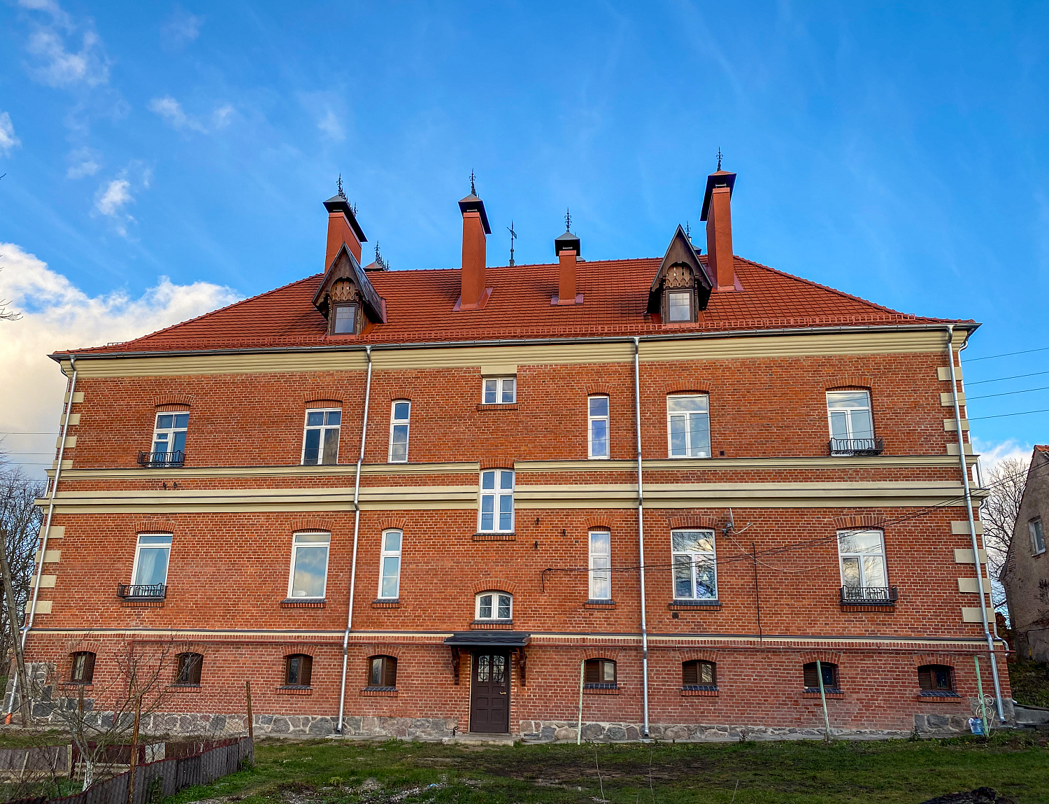 пос. Железнодорожный, ул. Коммунистическая, 38