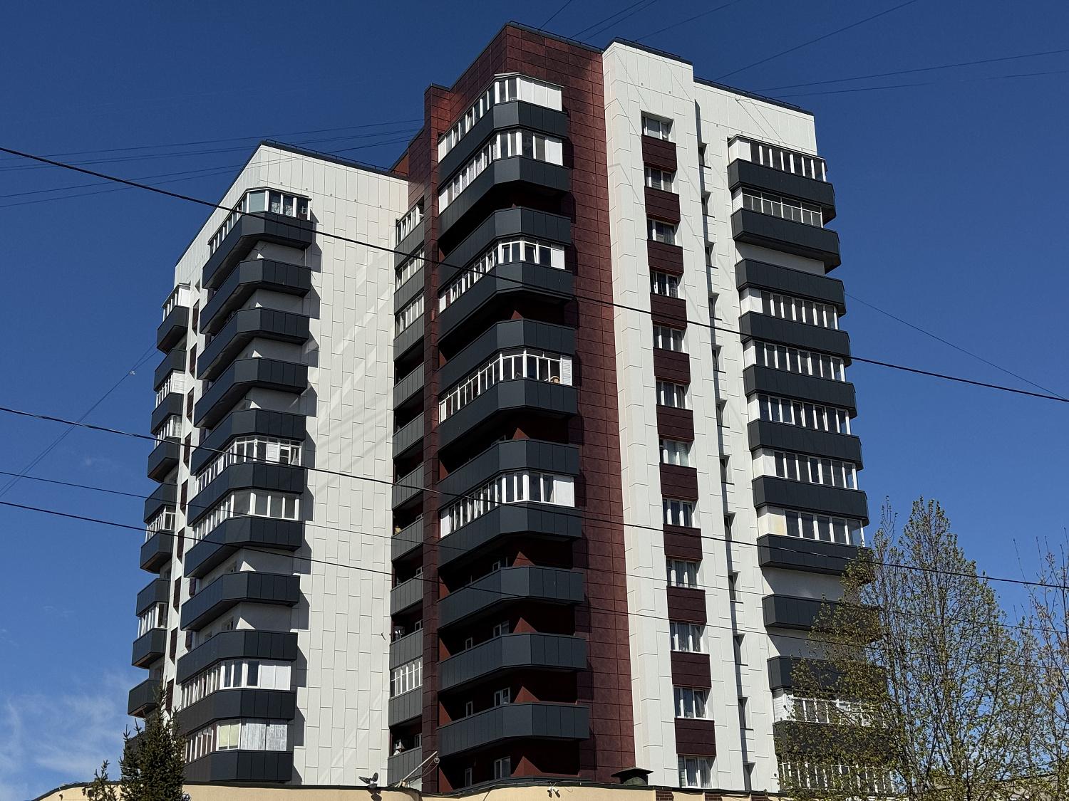 Завершили капремонт фасада советской высотки