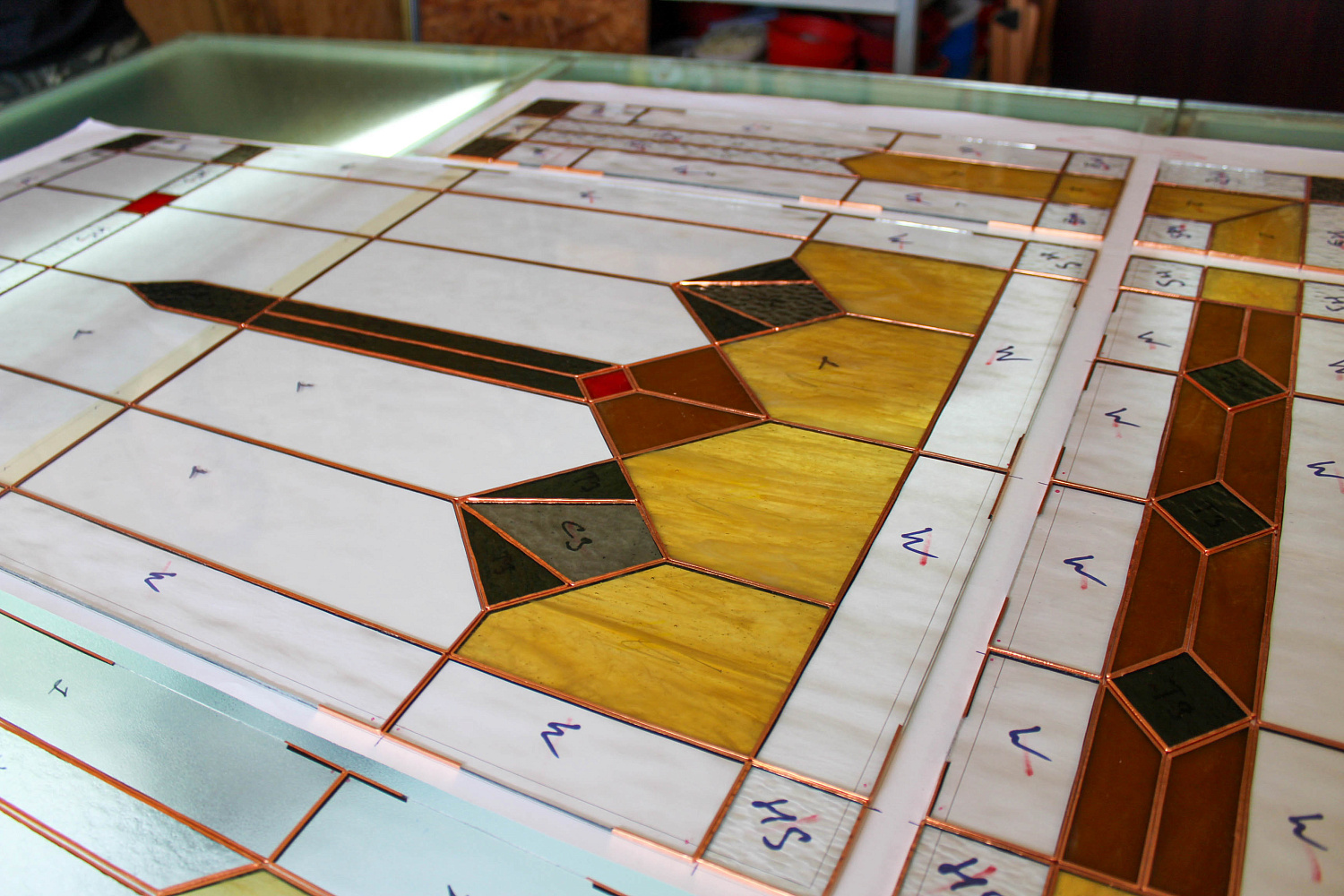 Работаем над витражом для Советска