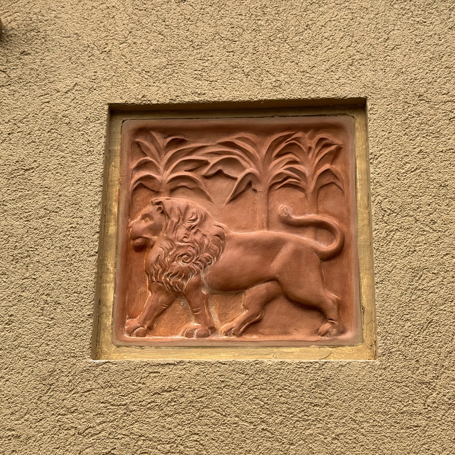 Возвращение символов на фасад исторического дома