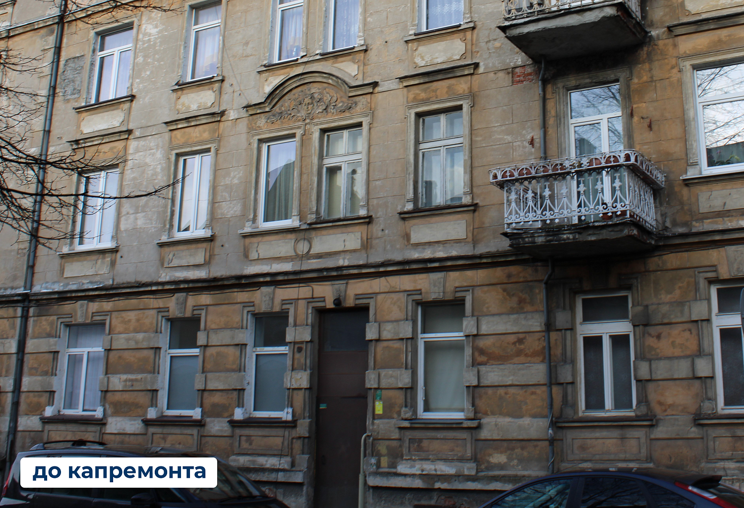 В доме с Атлантом появился витраж