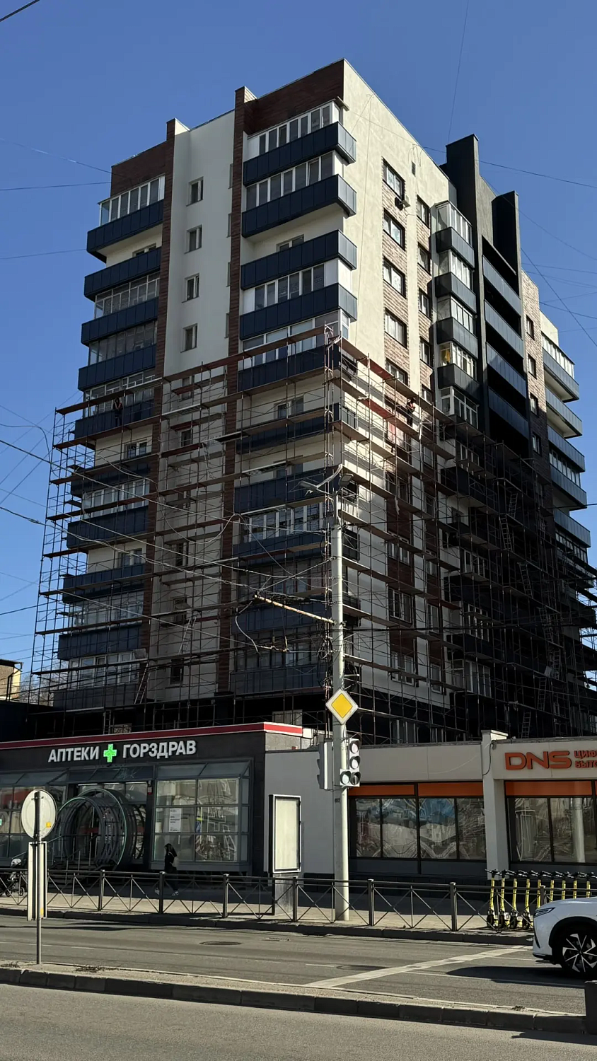 Снимаем леса с двух высоток на Московском