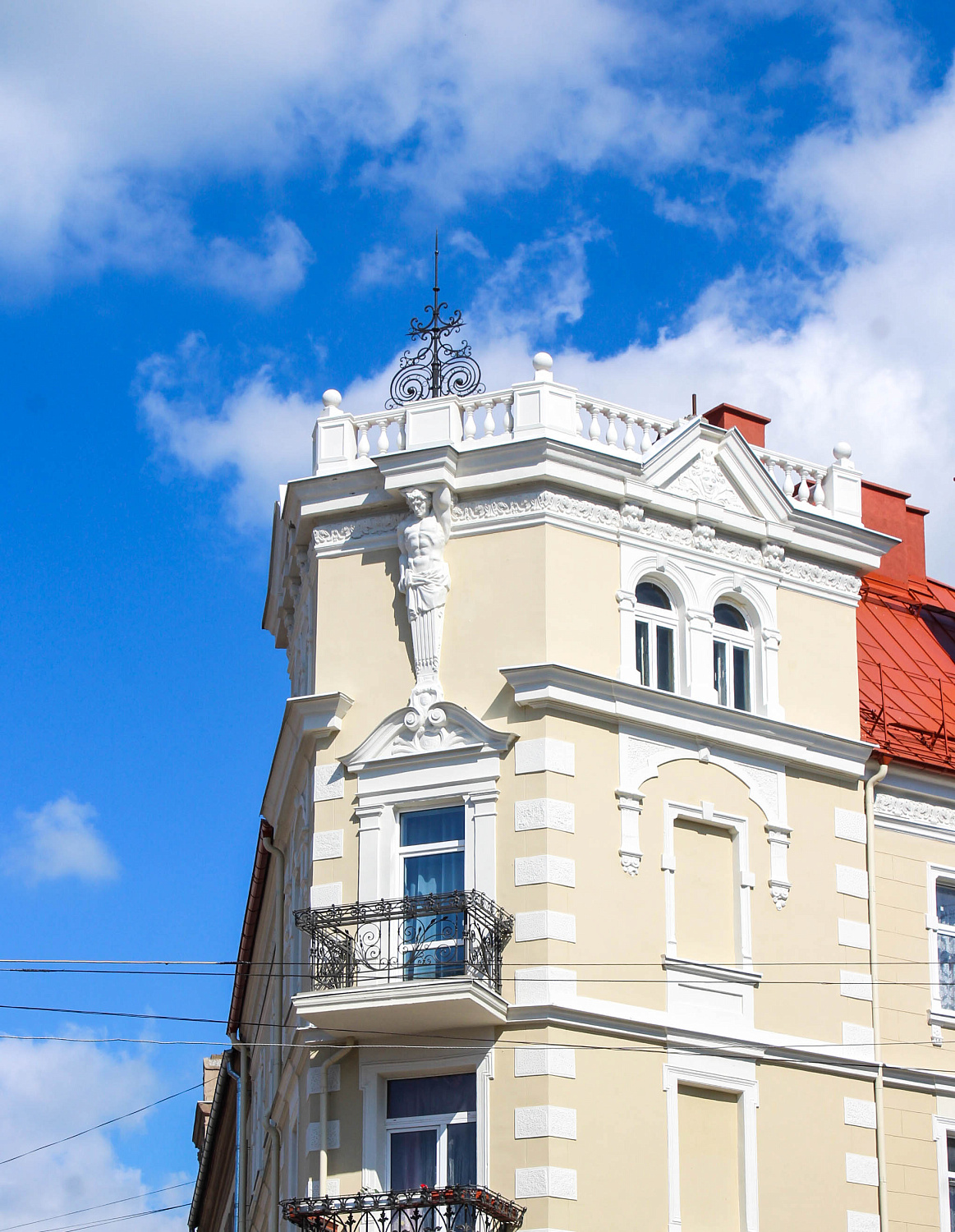 Приводим в порядок всё: вплоть до шпилей зданий