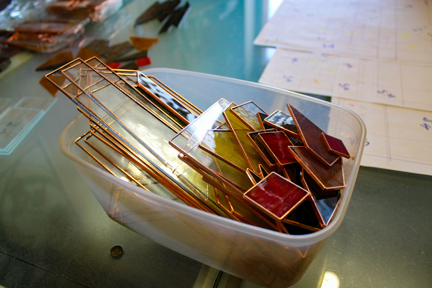 Работаем над витражом для Советска