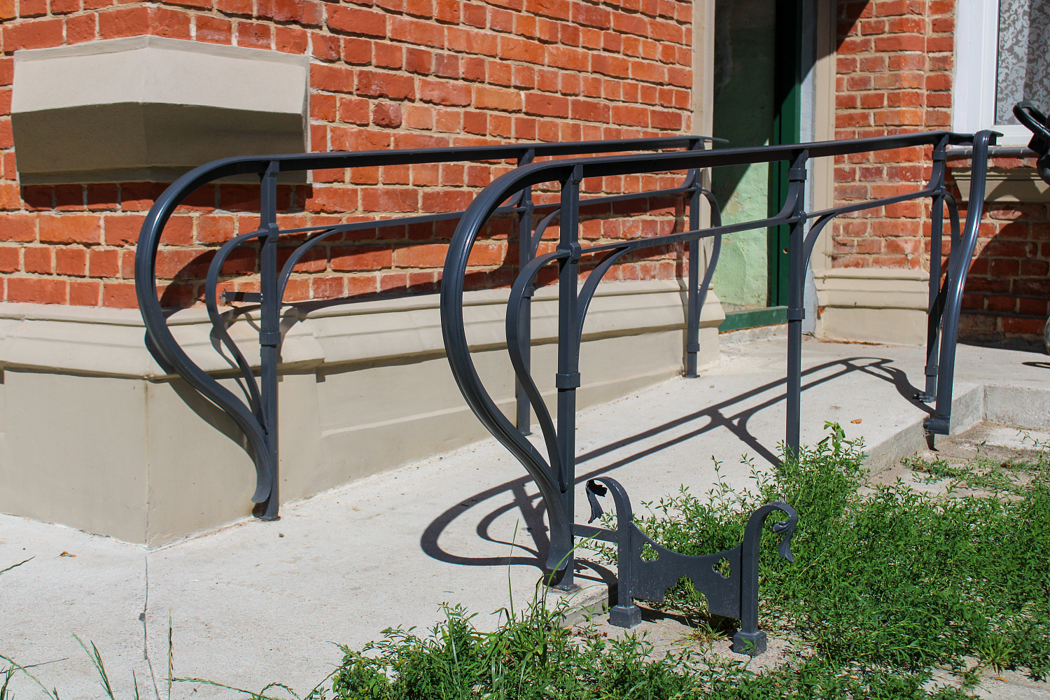 пос. Железнодорожный, ул. Коммунистическая, 25